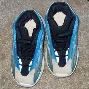 Yeezy 700 Azareth (infant) size 7